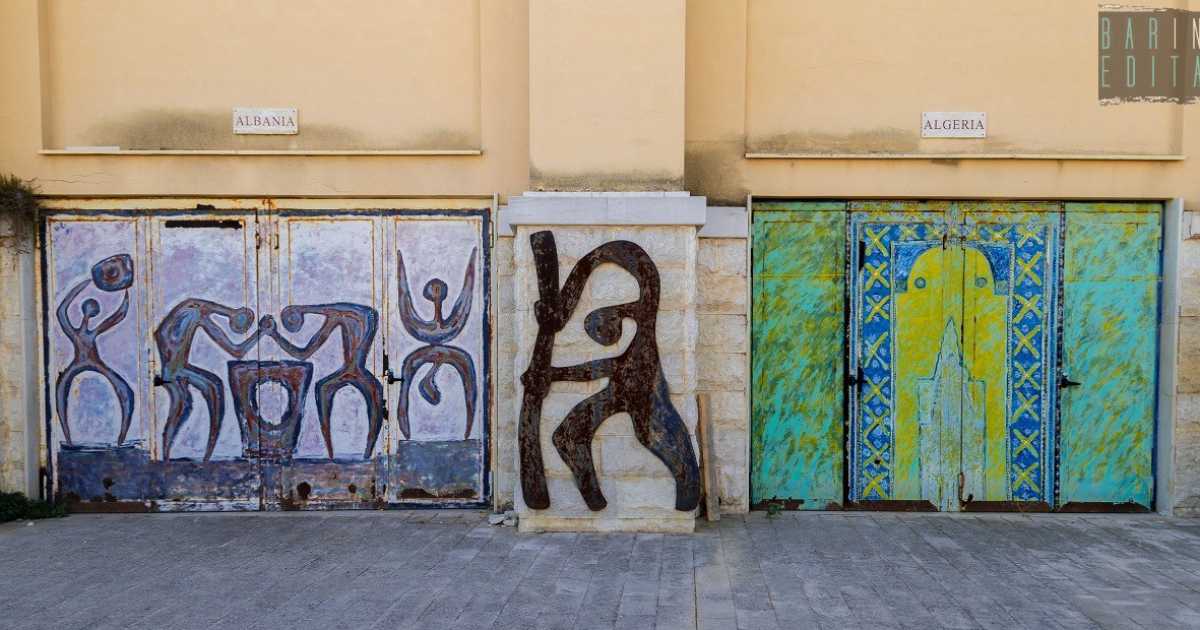 Bari, ci� che rimane delle porte dell'Arena della Vittoria dipinte per i Giochi del Mediterraneo